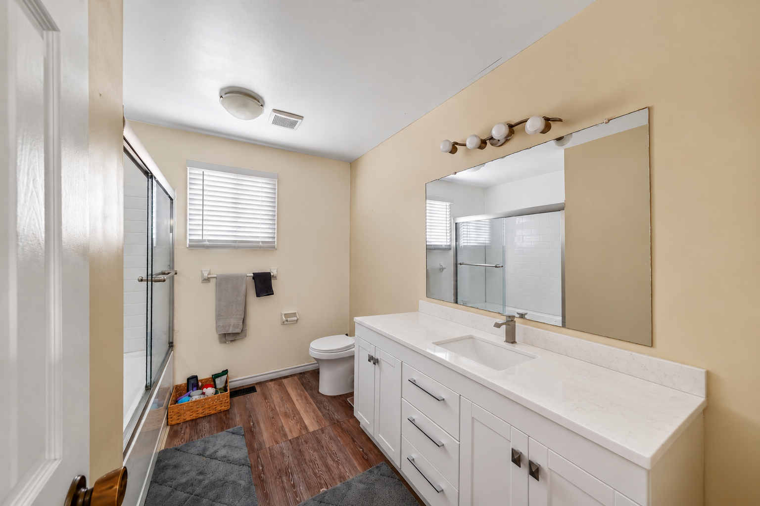 601 Forest Hill Main Bath